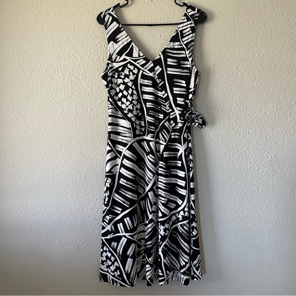 Nic + Zoe Wrap Dress Women’s M Black White Printed V Neck Lined Resort Palm Leaf - Picture 4 of 16